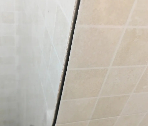 大兴瓷砖空鼓维修公司分享阳台瓷砖脱落的修复过程可以分为以下几个步骤
